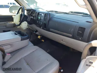 2007 Chevrolet Silverado 1500 LT w/1LT with VIN 2GCEC13C571695258, listed as a IAAI auction lot 41239531 with 266,909 mi miles. Bid and sale history available at carsss.com. Image 5.