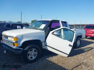 1997 Chevrolet C/K 1500 with VIN 1GCEK19R2VE139547, listed as a IAAI auction lot 42061013 with 404,490 mi miles. Bid and sale history available at carsss.com. Image 2.