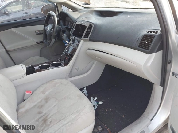 2010 Toyota Venza with VIN 4T3ZA3BB1AU033056, listed as a IAAI auction lot 41309984 with NaN miles. Bid and sale history available at carsss.com. Image 5.