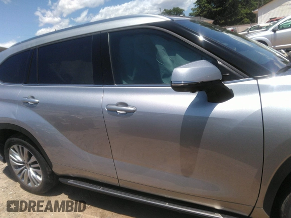2023 Toyota Highlander L z VIN 5TDKDRAH7PS047667, wystawiony jako IAAI lot #42346321 z przebiegiem 24 917 mil mil oraz . Historia ofert i sprzedaży dostępna na DreamBid. Obrazek 13.