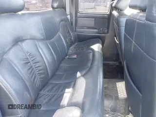 2000 GMC New Sierra 1500 SLE with VIN 1GTEK19T3YE153019, listed as a IAAI auction lot 42027666 with 183,195 mi miles. Bid and sale history available at carsss.com. Image 8.
