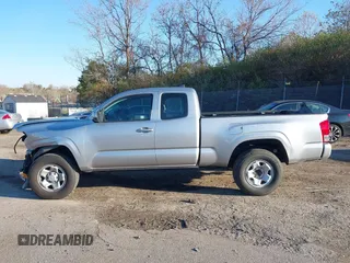2017 Toyota Tacoma SR z VIN 5TFSX5EN9HX057404, wystawiony jako IAAI lot #40831578 z przebiegiem 91 434 mil mil oraz . Historia ofert i sprzedaży dostępna na DreamBid. Obrazek 14.