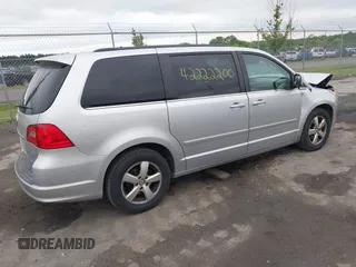 2011 Volkswagen Routan SE z VIN 2V4RW3DGXBR772583, wystawiony jako IAAI lot #42222200 z przebiegiem 213 724 mil mil oraz . Historia ofert i sprzedaży dostępna na DreamBid. Obrazek 4.