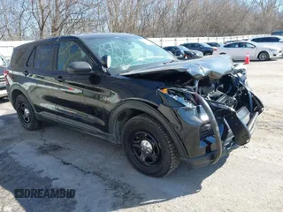 2022 Ford Police Interceptor Utility z VIN 1FM5K8AB7NGA02479, wystawiony jako IAAI lot #41737820 z przebiegiem 85 571 mil mil oraz . Historia ofert i sprzedaży dostępna na DreamBid. Obrazek 1.