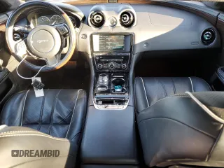 2015 Jaguar XJ Portfolio z VIN SAJWJ2GD9F8V85717, wystawiony jako Copart lot #82539734 z przebiegiem 113 721 mil mil oraz Szkoda całkowita • Salvage title. Historia ofert i sprzedaży dostępna na DreamBid. Obrazek 8.