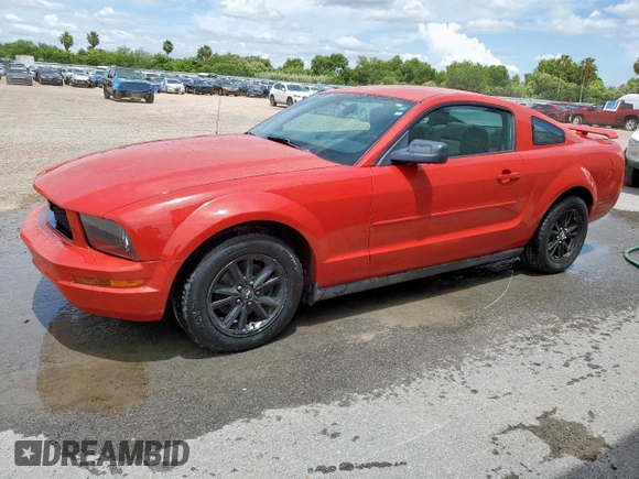 2005 Ford Mustang Deluxe z VIN 1ZVFT80N955154676, wystawiony jako Copart lot #61267825 z przebiegiem 191 439 mil mil oraz Czysty tytuł • Clean title. Historia ofert i sprzedaży dostępna na DreamBid. Obrazek 1.