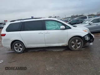 2020 Toyota Sienna LE Auto Access Seat с VIN 5TDKZ3DC1LS068541, выставлен на аукционе IAAI как лот 41688973 с пробегом 92 097 миль миль и . История ставок и продаж доступна на DreamBid. Изображение 13.