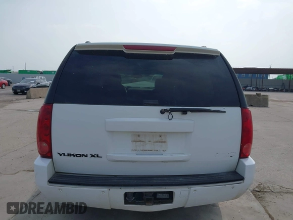 2007 GMC Yukon XL SLT with VIN 1GKFC16047R185002, listed as a IAAI auction lot 41933776 with 189,187 mi miles. Bid and sale history available at carsss.com. Image 17.