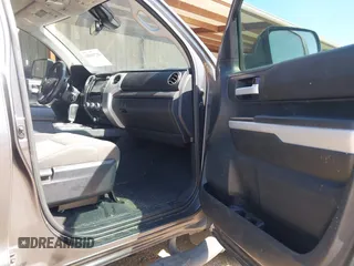 2018 Toyota Tundra 2WD SR5 with VIN 5TFEY5F19JX229779, listed as a IAAI auction lot 41718984 with 272,351 mi miles. Bid and sale history available at carsss.com. Image 5.