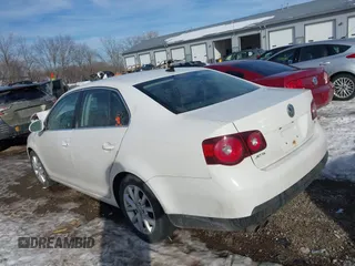 2010 Volkswagen Jetta SE с VIN 3VWRX7AJ4AM030312, выставлен на аукционе IAAI как лот 41304990 с пробегом 204 910 миль миль и . История ставок и продаж доступна на DreamBid. Изображение 3.