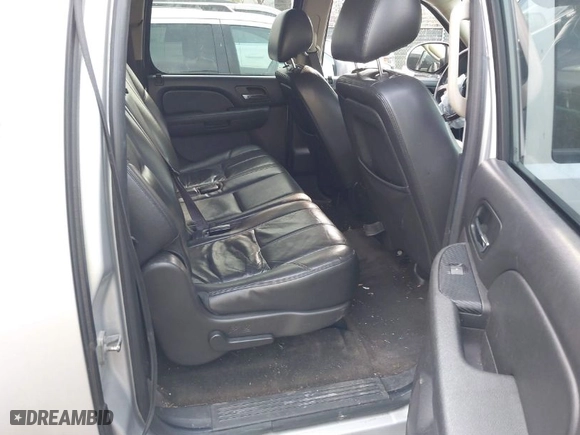 2014 Chevrolet Suburban LT with VIN 1GNSKJE73ER225733, listed as a IAAI auction lot 41641078 with 240,320 mi miles. Bid and sale history available at carsss.com. Image 8.
