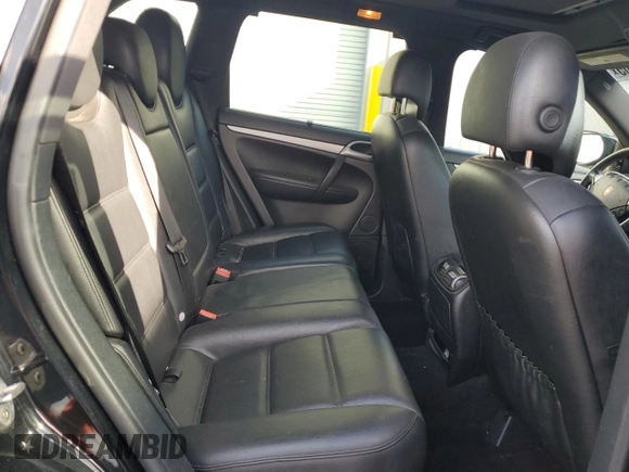 2010 Porsche Cayenne z VIN WP1AA2AP9ALA08542, wystawiony jako Copart lot #53385205 z przebiegiem 136 484 mil mil oraz Tytuł czysty. Historia ofert i sprzedaży dostępna na DreamBid. Obrazek 11.