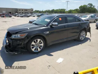 2011 Ford Taurus Limited z VIN 1FAHP2FW4BG107266, wystawiony jako Copart lot #56921495 z przebiegiem Nie podano mil oraz Szkoda całkowita • Salvage title. Historia ofert i sprzedaży dostępna na DreamBid. Obrazek 1.