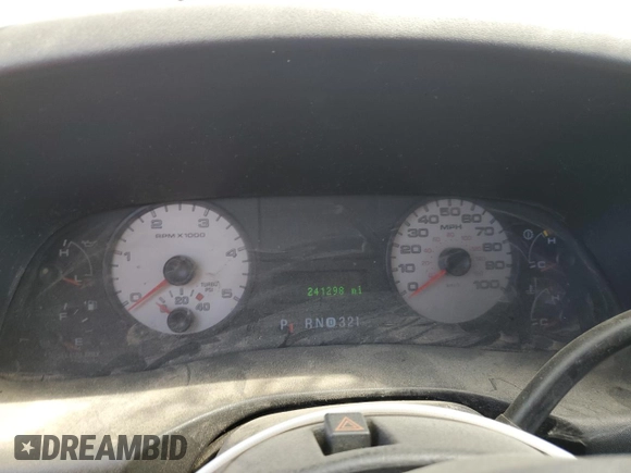2006 Ford F-250 XL z VIN 1FTSW20P26ED39578, wystawiony jako Copart lot #59006245 z przebiegiem 241 298 mil mil oraz Szkoda całkowita • Salvage title. Historia ofert i sprzedaży dostępna na DreamBid. Obrazek 9.