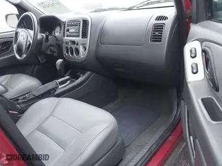 2007 Ford Escape XLT with VIN 1FMCU03147KC00069, listed as a IAAI auction lot 41343434 with 209,220 mi miles. Bid and sale history available at carsss.com. Image 5.
