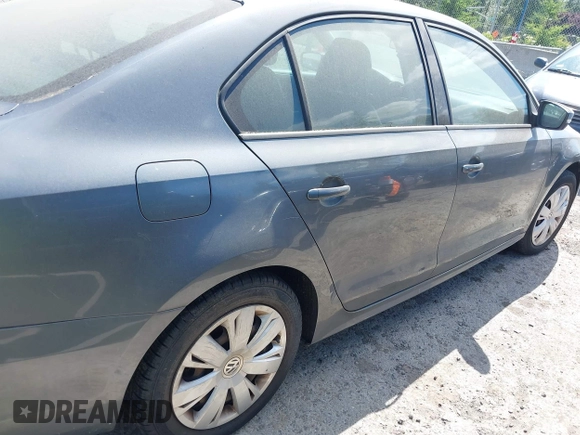 2014 Volkswagen Jetta SE z VIN 3VWD17AJ1EM238164, wystawiony jako IAAI lot #42672236 z przebiegiem 126 098 mil mil oraz . Historia ofert i sprzedaży dostępna na DreamBid. Obrazek 6.