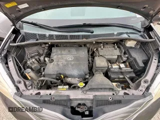 2013 Toyota Sienna XLE z VIN 5TDDK3DC1DS062365, wystawiony jako Copart lot #61709045 z przebiegiem 252 932 mil mil oraz Czysty tytuł • Clean title. Historia ofert i sprzedaży dostępna na DreamBid. Obrazek 7.