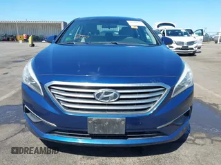 2017 Hyundai Sonata SE z VIN 5NPE24AF7HH559408, wystawiony jako IAAI lot #42297880 z przebiegiem Nie podano mil oraz . Historia ofert i sprzedaży dostępna na DreamBid. Obrazek 6.