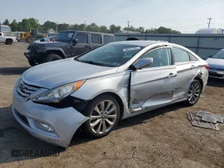 2013 Hyundai Sonata SE z VIN 5NPEC4AC4DH533541, wystawiony jako Copart lot #60637305 z przebiegiem 105 366 mil mil oraz Szkoda całkowita • Salvage title. Historia ofert i sprzedaży dostępna na DreamBid. Obrazek 1.