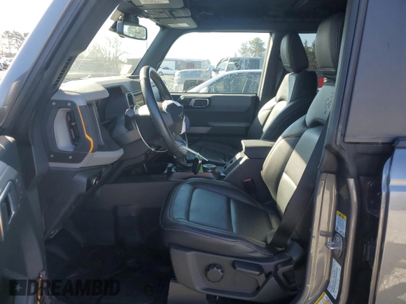 2023 Ford Bronco с VIN 1FMEE5DP6PLA81294, выставлен на аукционе Copart как лот 49076545 с пробегом 13 002 миль миль и На запчасти • Non repairable. История ставок и продаж доступна на DreamBid. Изображение 7.