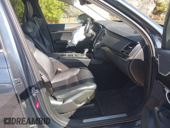 2018 Volvo XC90 Momentum with VIN YV4102PK7J1351715, listed as a IAAI auction lot 41901889 with 97,513 mi miles. Bid and sale history available at carsss.com. Image 5.