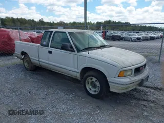 1997 GMC Sonoma SLS with VIN 1GTCS19X9V8527864, listed as a IAAI auction lot 41854768 with 135,450 mi miles and . Bid and sale history available at carsss.com. Image 1.