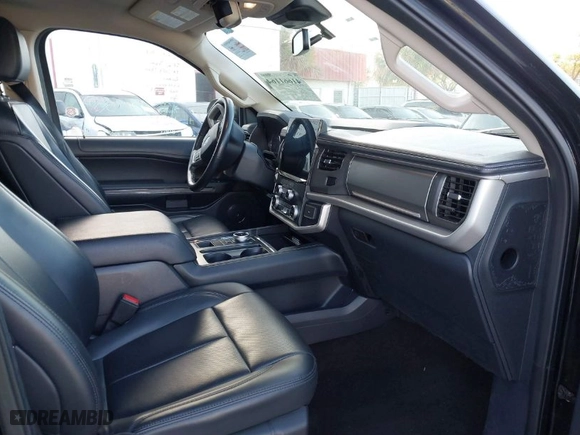2023 Ford Expedition Max XLT with VIN 1FMJK1H81PEA03819, listed as a IAAI auction lot 41661164 with 62,687 mi miles. Bid and sale history available at carsss.com. Image 5.