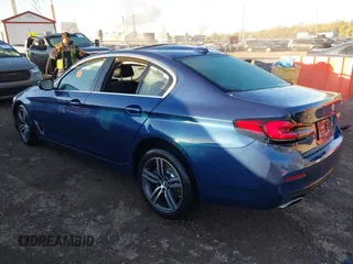 2021 BMW 5 Series 530i xDrive with VIN WBA13BJ08MWX26386, listed as a IAAI auction lot 40674914 with 250 mi miles and . Bid and sale history available at carsss.com. Image 3.