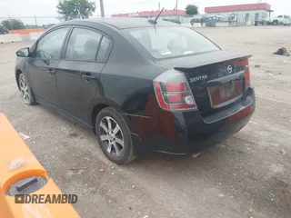 2012 Nissan Sentra 2.0 z VIN 3N1AB6AP3CL664042, wystawiony jako IAAI lot #42635693 z przebiegiem 142 127 mil mil oraz . Historia ofert i sprzedaży dostępna na DreamBid. Obrazek 3.