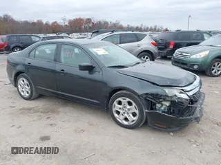 2010 Ford Fusion SE z VIN 3FAHP0HA7AR168334, wystawiony jako IAAI lot #40861417 z przebiegiem 174 837 mil mil oraz . Historia ofert i sprzedaży dostępna na DreamBid. Obrazek 1.