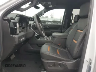 2025 GMC Sierra 2500HD AT4 z VIN 1GT4UPEY7SF114283, wystawiony jako Copart lot #86565004 z przebiegiem 4 371 mil mil oraz Szkoda całkowita • Salvage title. Historia ofert i sprzedaży dostępna na DreamBid. Obrazek 7.