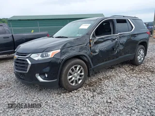 2019 Chevrolet Traverse LT z VIN 1GNERHKW4KJ303251, wystawiony jako IAAI lot #42346909 z przebiegiem 81 750 mil mil oraz . Historia ofert i sprzedaży dostępna na DreamBid. Obrazek 2.
