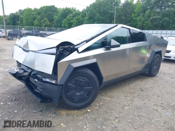 2024 Tesla Cybertruck z VIN 7G2CEHED5RA039734, wystawiony jako IAAI lot #42244205 z przebiegiem 8 443 mil mil oraz . Historia ofert i sprzedaży dostępna na DreamBid. Obrazek 20.