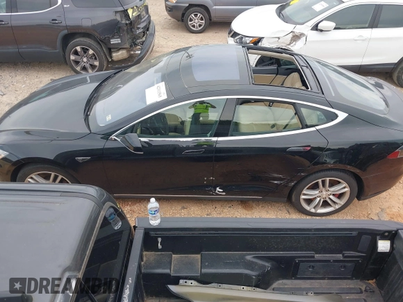 2014 Tesla Model S 60 with VIN 5YJSA1H10EFP34137, listed as a IAAI auction lot 42311565 with Not provided miles and . Bid and sale history available at DreamBid. Image 13.
