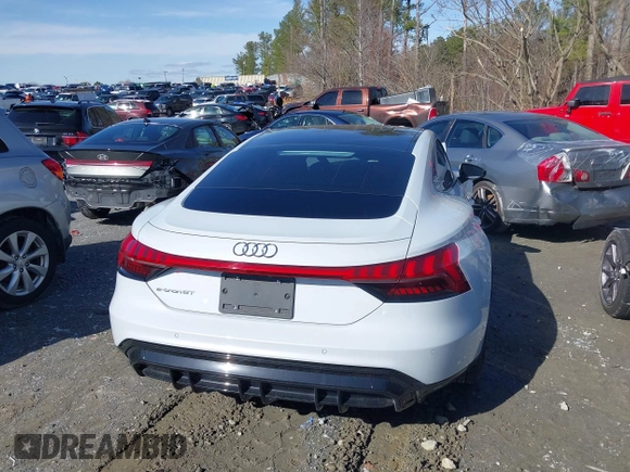 2022 Audi e-tron GT Prestige z VIN WAUEJBFWXN7009696, wystawiony jako IAAI lot #41536783 z przebiegiem Nie podano mil oraz . Historia ofert i sprzedaży dostępna na DreamBid. Obrazek 16.