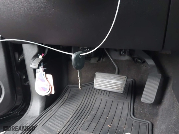 2013 Chevrolet Avalanche LS with VIN 3GNMCEE05DG364132, listed as a IAAI auction lot 41385609 with 144,007 mi miles. Bid and sale history available at carsss.com. Image 10.