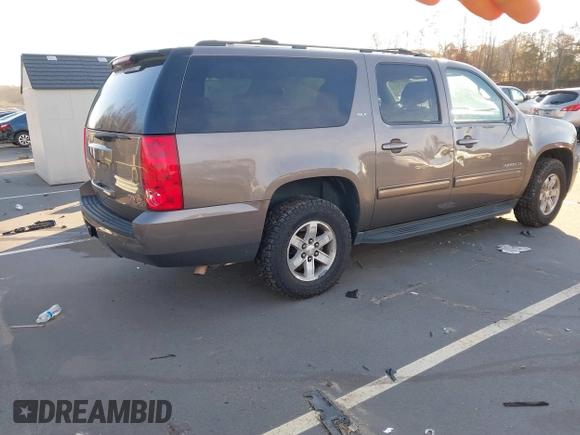2014 GMC Yukon XL SLT with VIN 1GKS1KE06ER127515, listed as a IAAI auction lot 40990479 with 236,725 mi miles. Bid and sale history available at carsss.com. Image 4.