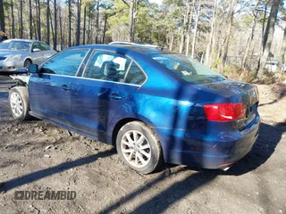 2014 Volkswagen Jetta Sedan SE w/Connectivity with VIN 3VWD07AJ0EM440285, listed as a IAAI auction lot 41259140 with 92,346 mi miles. Bid and sale history available at carsss.com. Image 3.