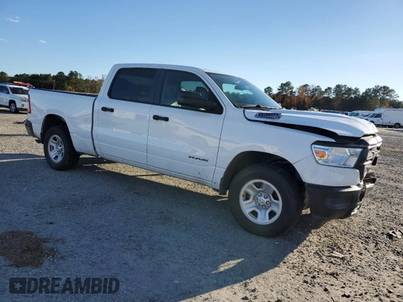2020 Ram 1500 Tradesman z VIN 1C6SRFNT9LN421718, wystawiony jako Copart lot #81620444 z przebiegiem 38 419 mil mil oraz Szkoda całkowita • Salvage title. Historia ofert i sprzedaży dostępna na DreamBid. Obrazek 4.