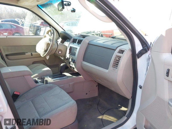 2010 Ford Escape XLT z VIN 1FMCU9DG2AKC22117, wystawiony jako IAAI lot #41782394 z przebiegiem 96 841 mil mil oraz . Historia ofert i sprzedaży dostępna na DreamBid. Obrazek 5.