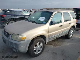 2007 Ford Escape XLT with VIN 1FMYU03157KB25095, listed as a IAAI auction lot 41501314 with 131,738 mi miles. Bid and sale history available at carsss.com. Image 2.