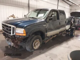 2001 Ford Super Duty F-250 XL with VIN 1FTNW21FX1EC34184, listed as a IAAI auction lot 40381913 with 230,400 mi miles. Bid and sale history available at carsss.com. Image 2.