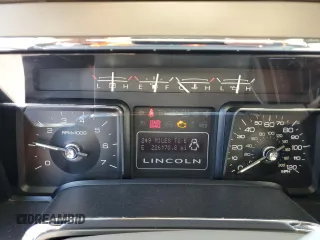 2012 Lincoln Navigator z VIN 5LMJJ2H57CEL08358, wystawiony jako Copart lot #56099615 z przebiegiem 226 170 mil mil oraz Szkoda całkowita • Salvage title. Historia ofert i sprzedaży dostępna na DreamBid. Obrazek 9.