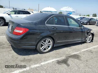 2014 Mercedes-Benz C 250 Sport z VIN WDDGF4HBXEA932241, wystawiony jako Copart lot #58557055 z przebiegiem 138 878 mil mil oraz Szkoda całkowita • Salvage title. Historia ofert i sprzedaży dostępna na DreamBid. Obrazek 3.