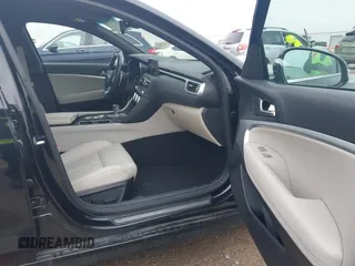 2023 Genesis G70 2.0T z VIN KMTG34TA5PU123377, wystawiony jako IAAI lot #41632566 z przebiegiem 12 184 mil mil oraz . Historia ofert i sprzedaży dostępna na DreamBid. Obrazek 5.