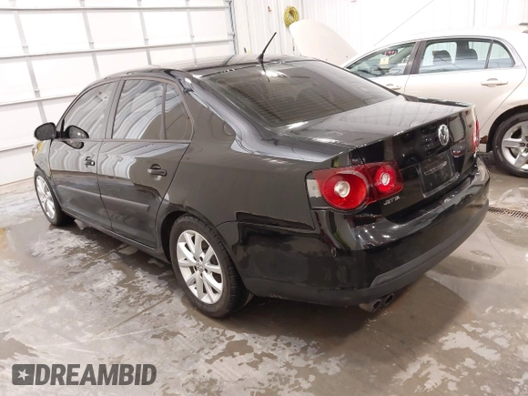 2010 Volkswagen Jetta Limited Edition с VIN 3VWAX7AJ0AM074675, выставлен на аукционе IAAI как лот 41962596 с пробегом 101 465 миль миль и . История ставок и продаж доступна на DreamBid. Изображение 3.