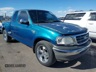 2000 Ford F-150 XL z VIN 1FTRX07L7YKB23474, wystawiony jako IAAI lot #41409516 z przebiegiem 224 754 mil mil oraz . Historia ofert i sprzedaży dostępna na DreamBid. Obrazek 1.