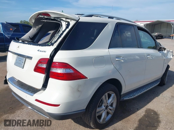 2012 Mercedes-Benz M ML 350 with VIN 4JGDA5HB7CA074205, listed as a IAAI auction lot 42080076 with 99,510 mi miles. Bid and sale history available at carsss.com. Image 4.