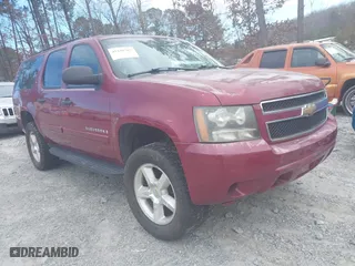 2007 Chevrolet Suburban LT with VIN 3GNFC16027G286929, listed as a IAAI auction lot 41648787 with 219,212 mi miles. Bid and sale history available at carsss.com. Image 1.