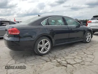 2014 Volkswagen Passat SE z VIN 1VWBT7A38EC049323, wystawiony jako Copart lot #57847025 z przebiegiem 86 241 mil mil oraz Tytuł czysty. Historia ofert i sprzedaży dostępna na DreamBid. Obrazek 3.
